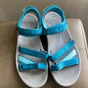 Women’s atika outdoor sandals size 11 hiking